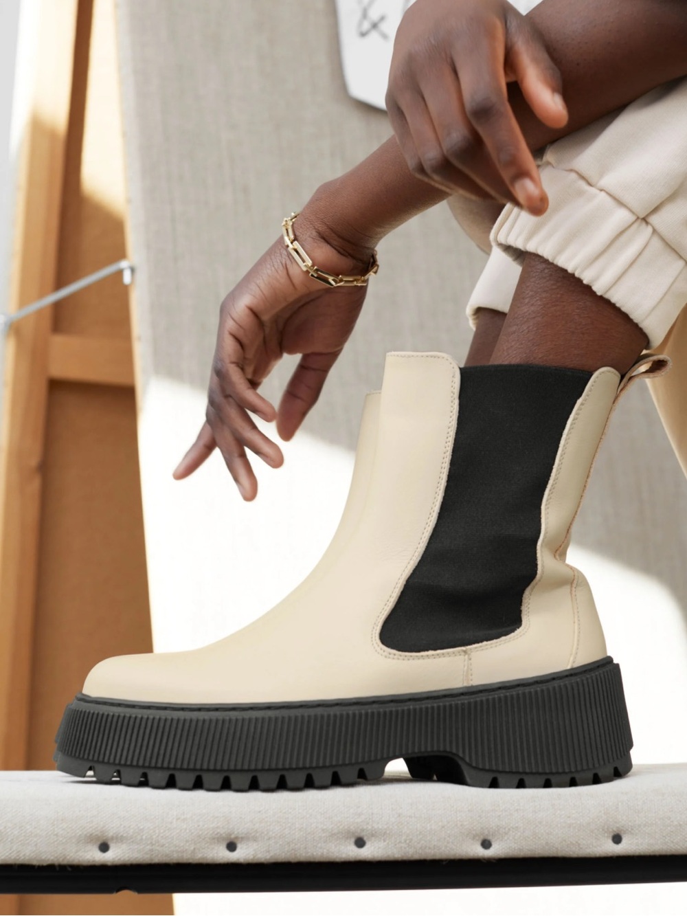 & Other Stories Cream White Chelsea Leather Chunky Platform Boots Size 9
